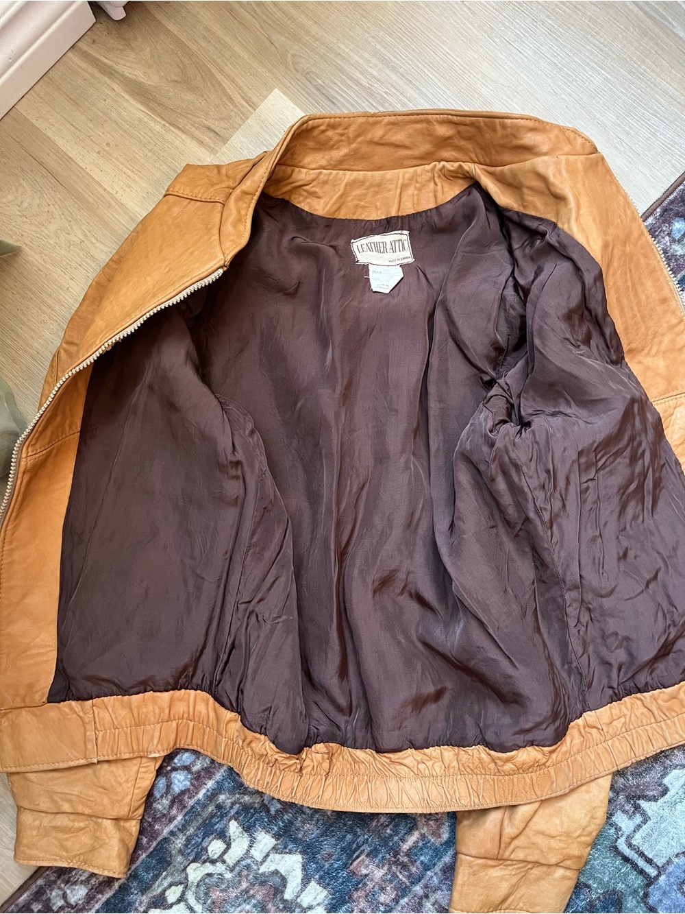 Women’s Vintage Classic Brown Leather Bomber Jacket Size S - Picture 4 of 10